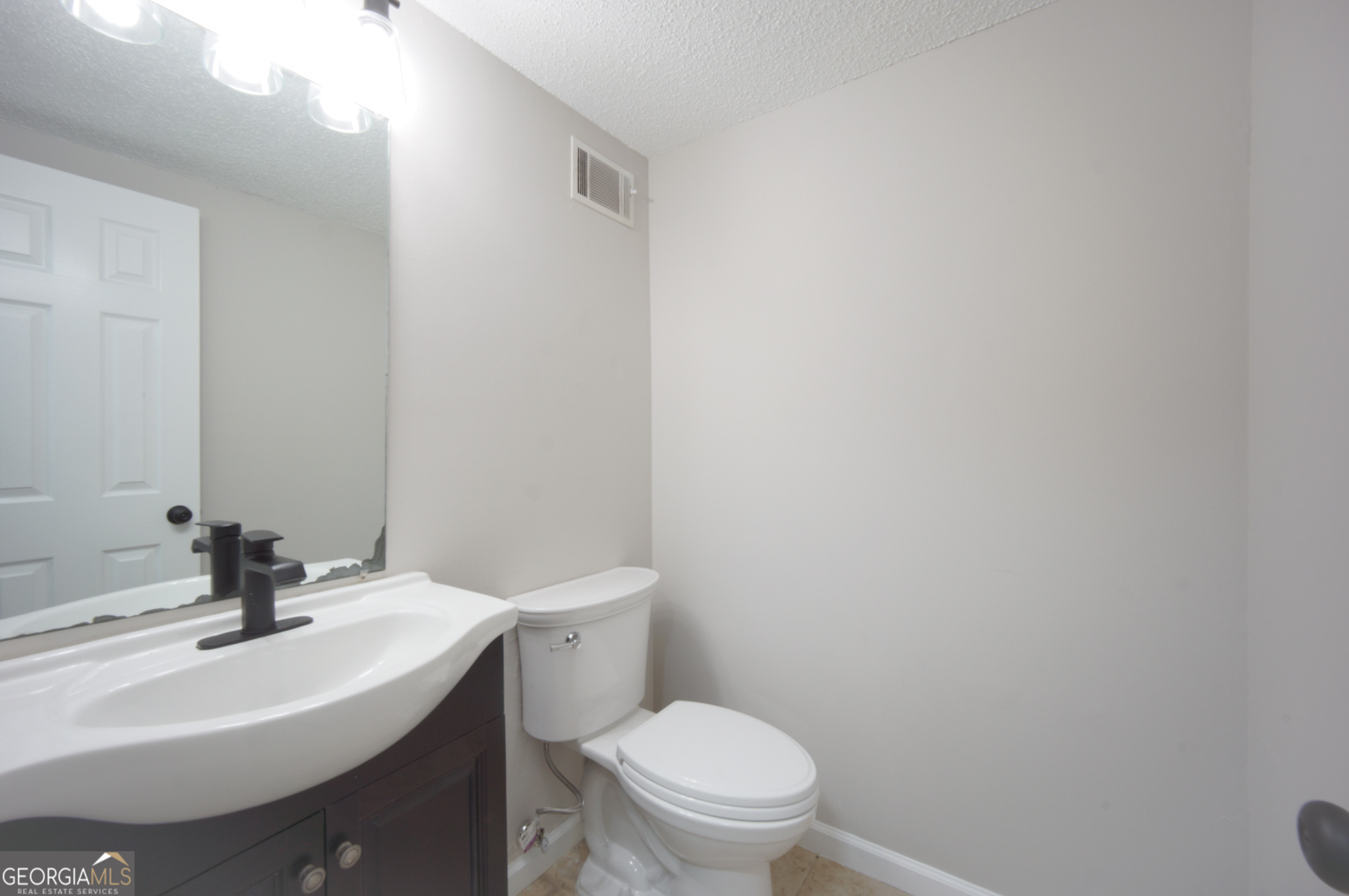 5645 Estates Court Property Photo 7