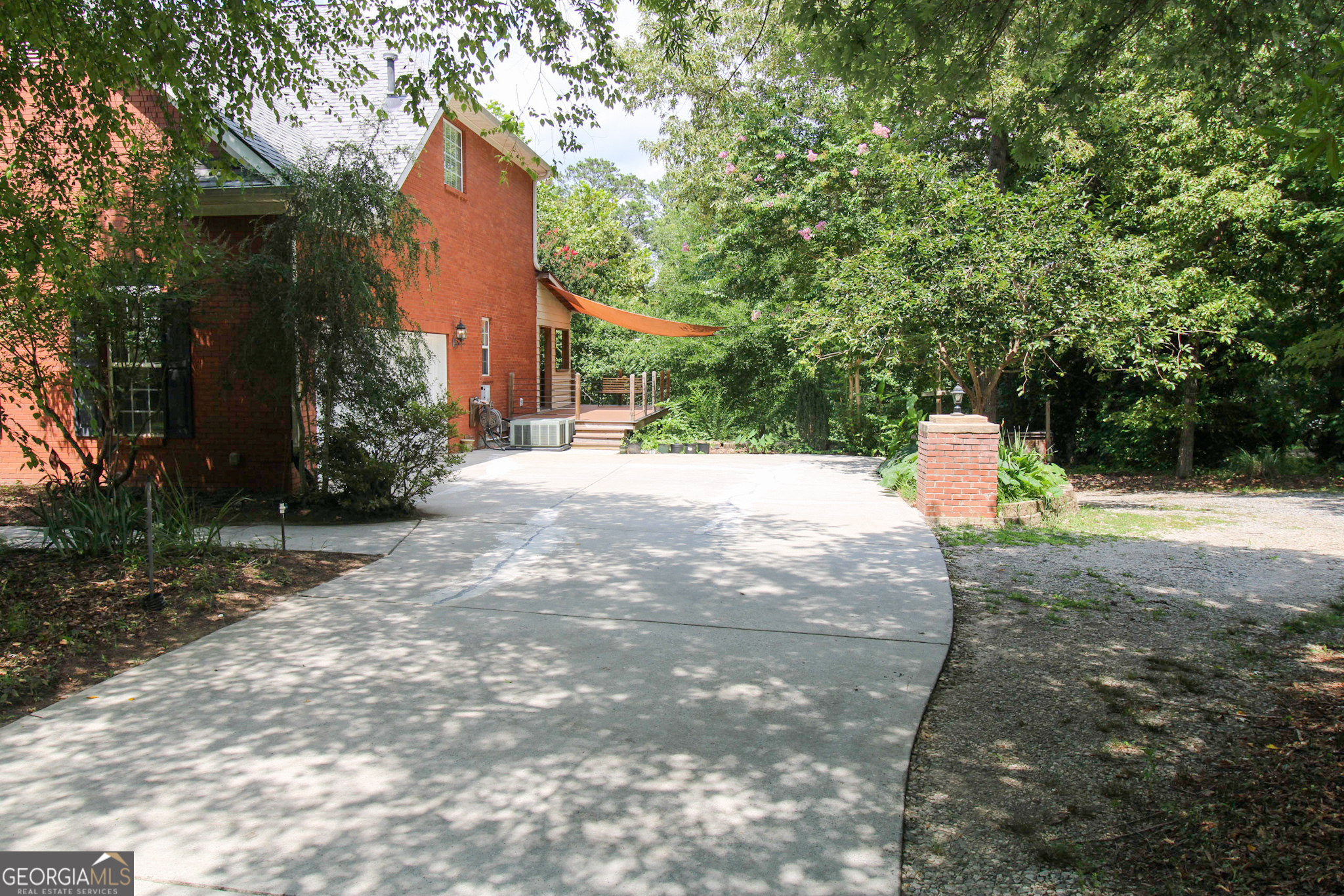12216 Edgewater Drive Property Photo 3
