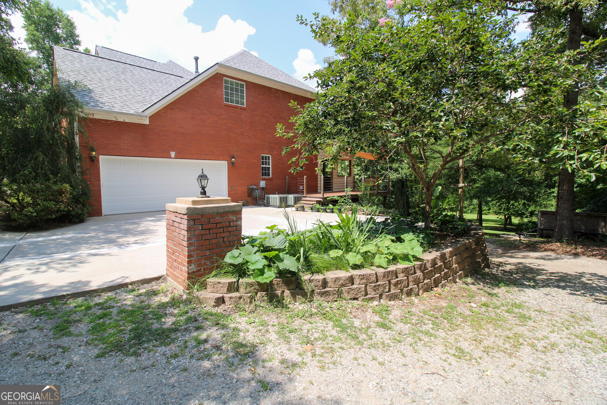 12216 Edgewater Drive Property Photo 4