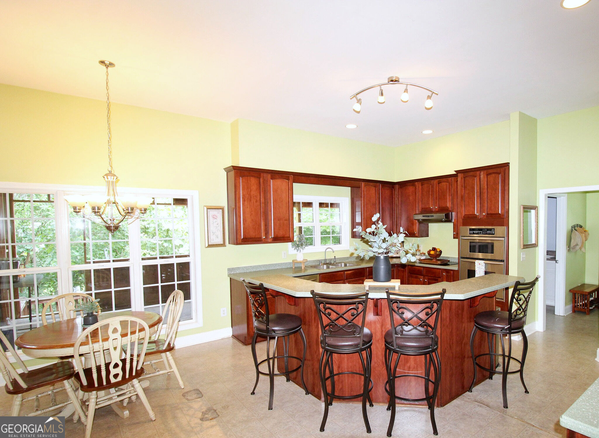 12216 Edgewater Drive Property Photo 8