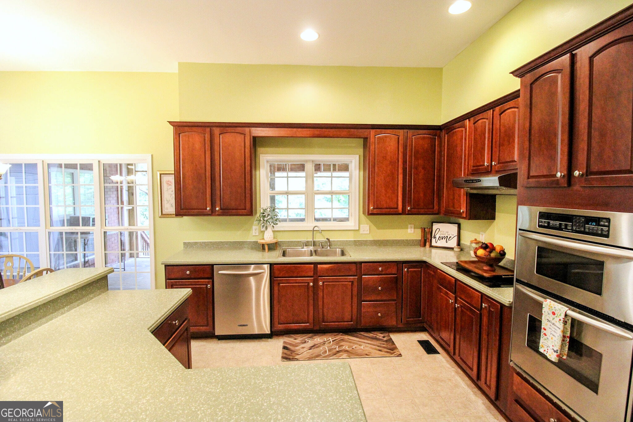 12216 Edgewater Drive Property Photo 9