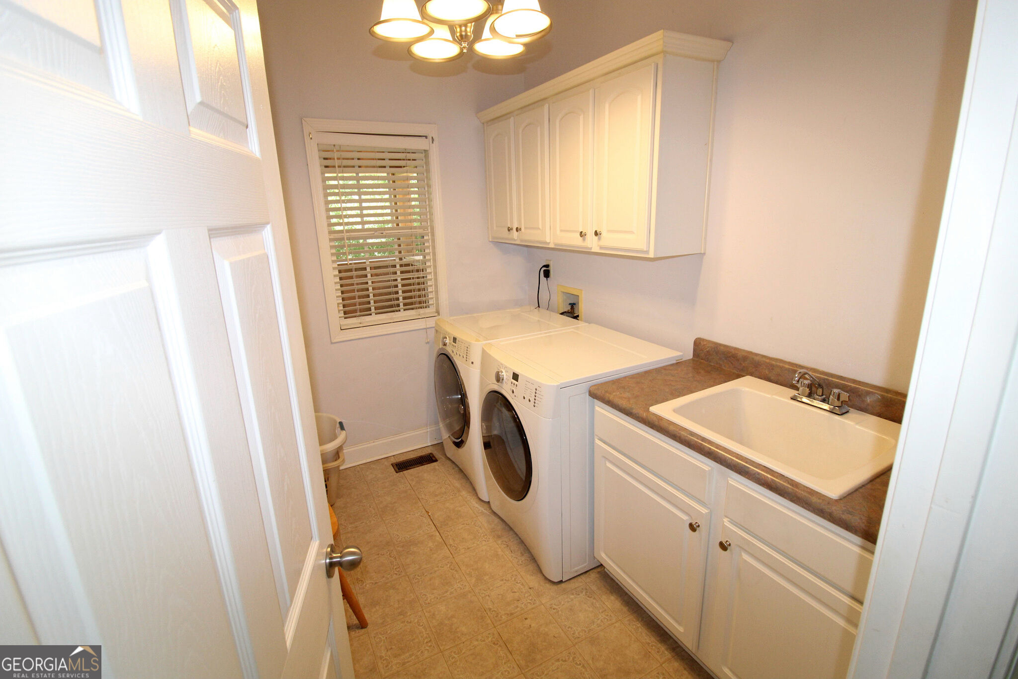 12216 Edgewater Drive Property Photo 10