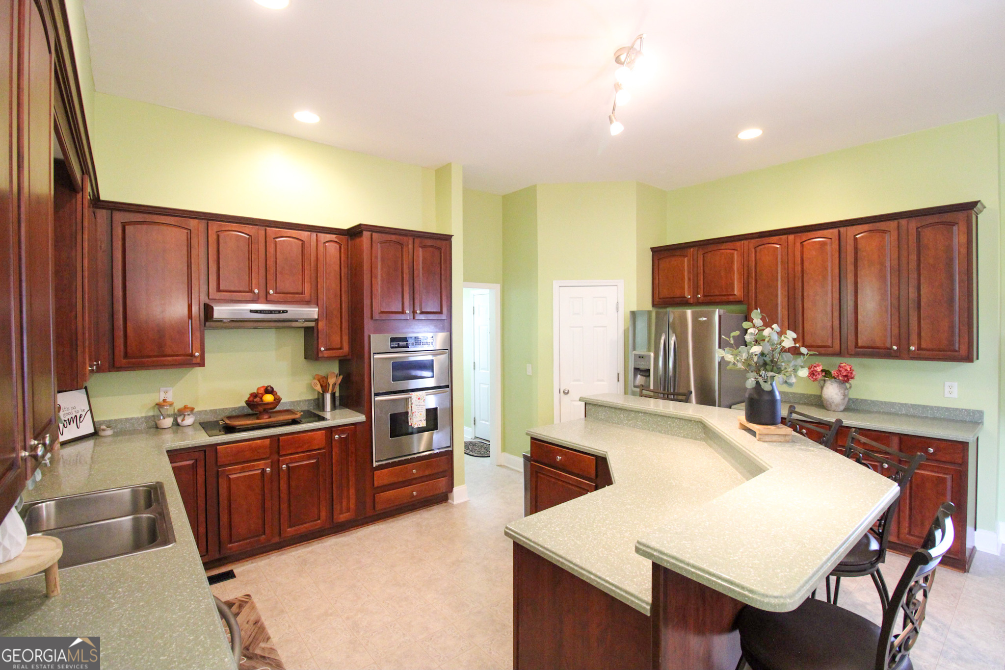 12216 Edgewater Drive Property Photo 16