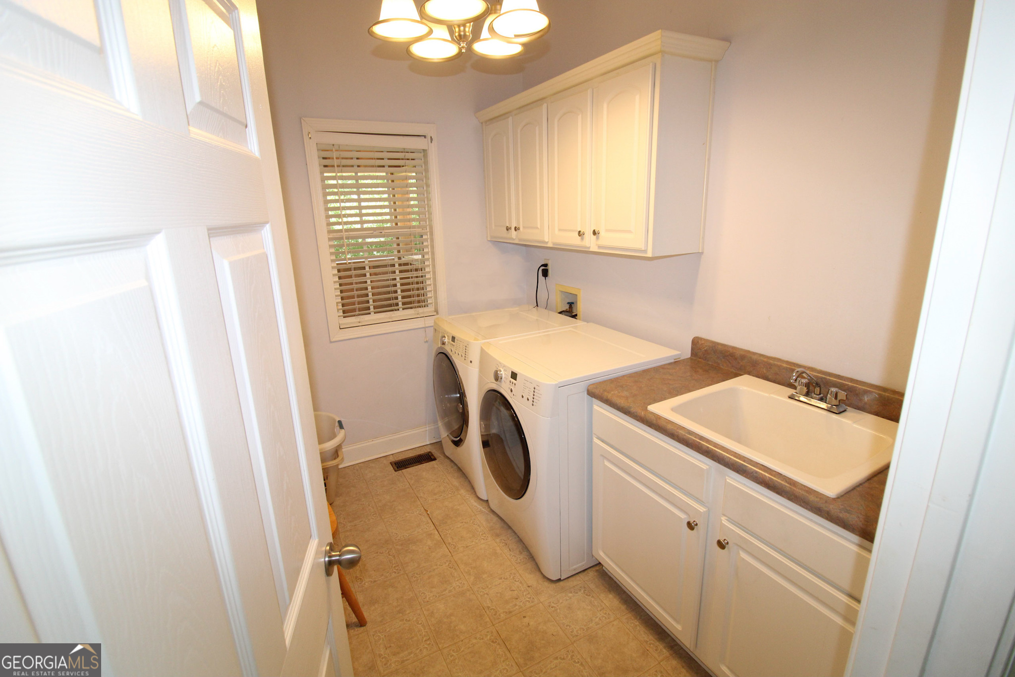 12216 Edgewater Drive Property Photo 18