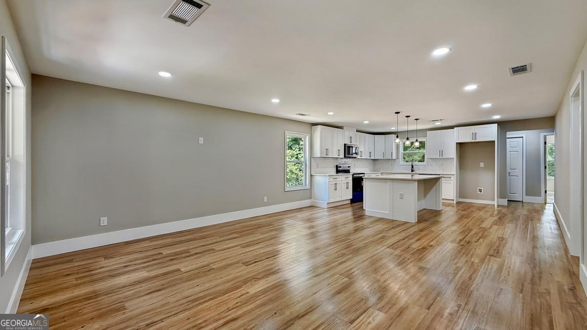 10 Roseway Circle Ne Property Photo 8