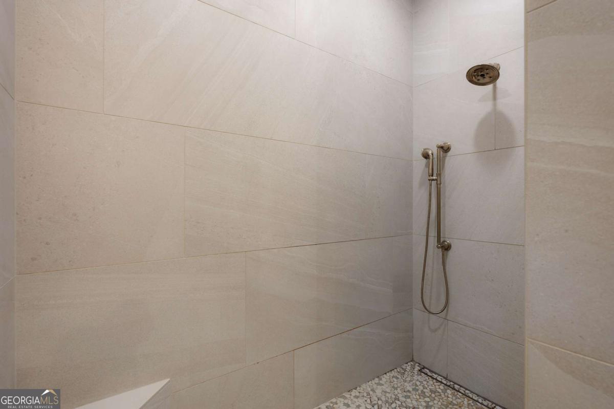 87 Whisper Place Property Photo 32