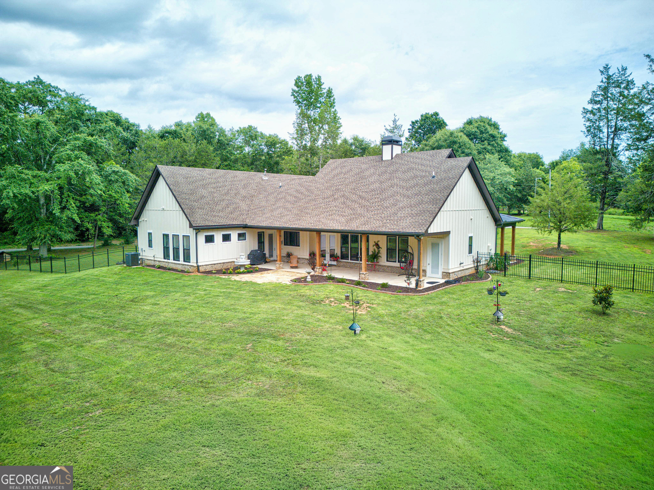 233 Hunter Road Property Photo 3
