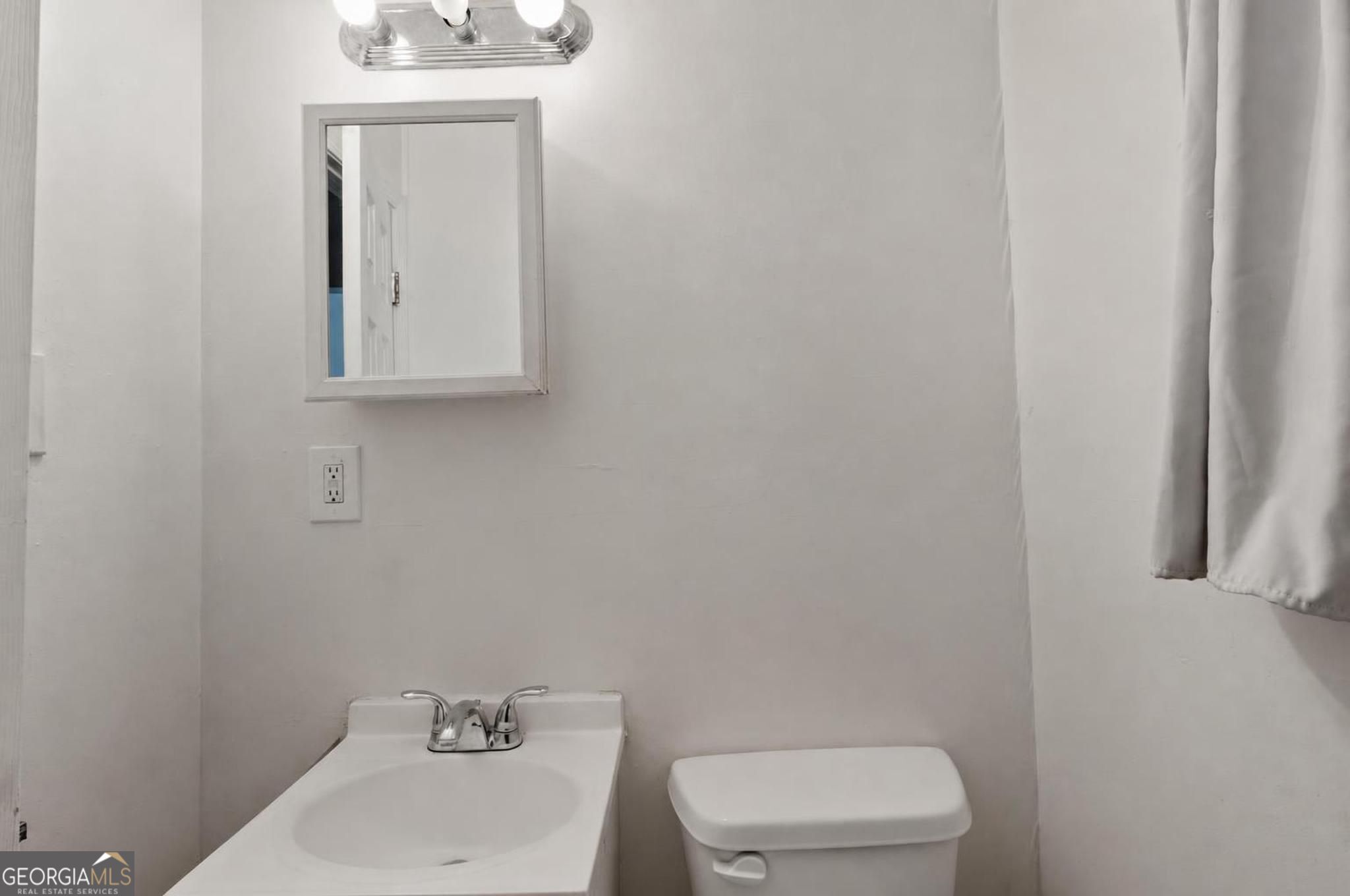 6135 Holiday Boulevard Property Photo 5