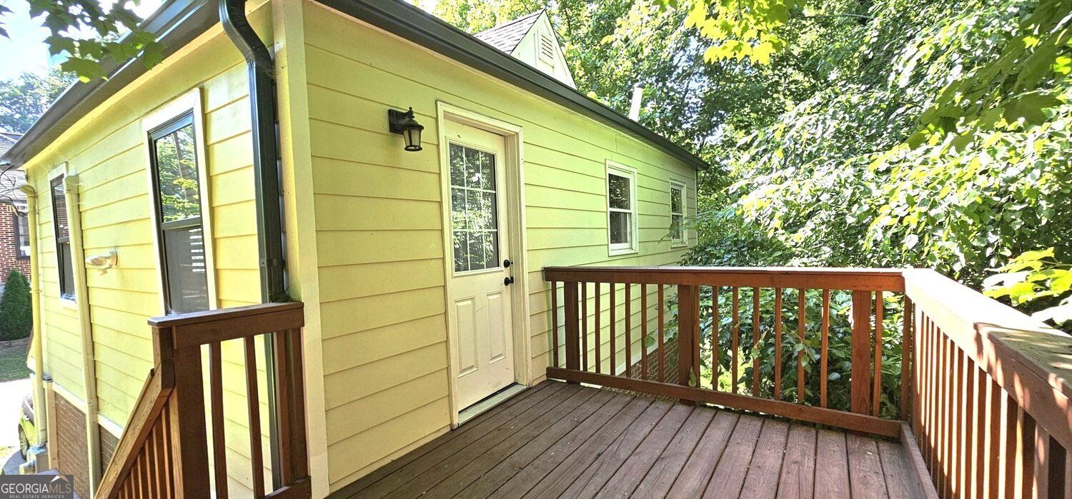 3230 W Shadowlawn Avenue Ne Property Photo 8