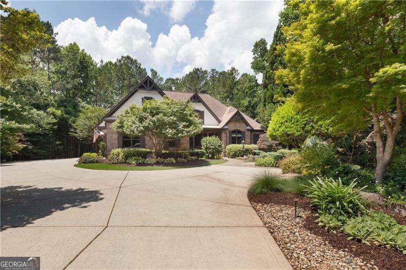 1900 Danforth Pointe Drive Ne Property Photo 3