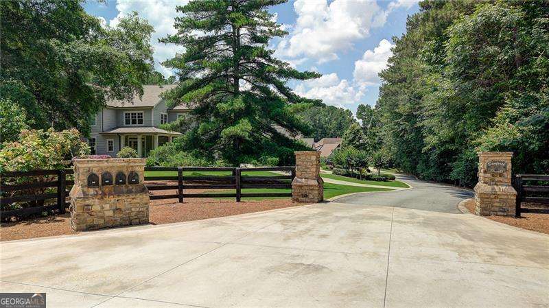 1900 Danforth Pointe Drive Ne Property Photo 6