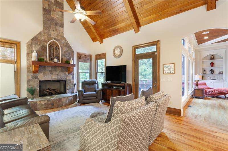 1900 Danforth Pointe Drive Ne Property Photo 20