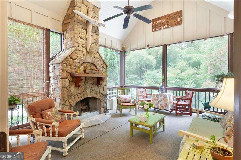 1900 Danforth Pointe Drive Ne Property Photo 24