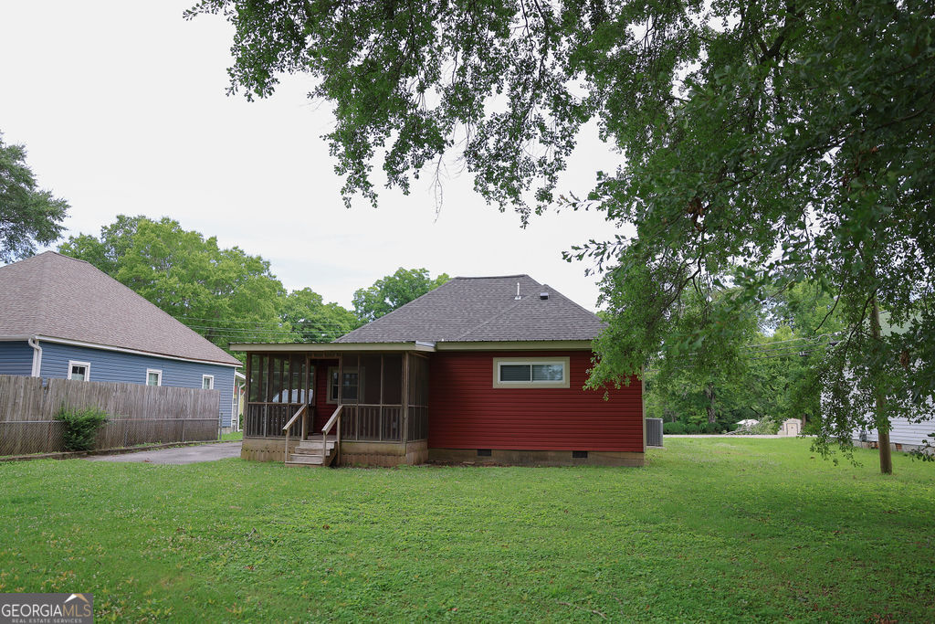 108 W 10th Street Property Photo 5