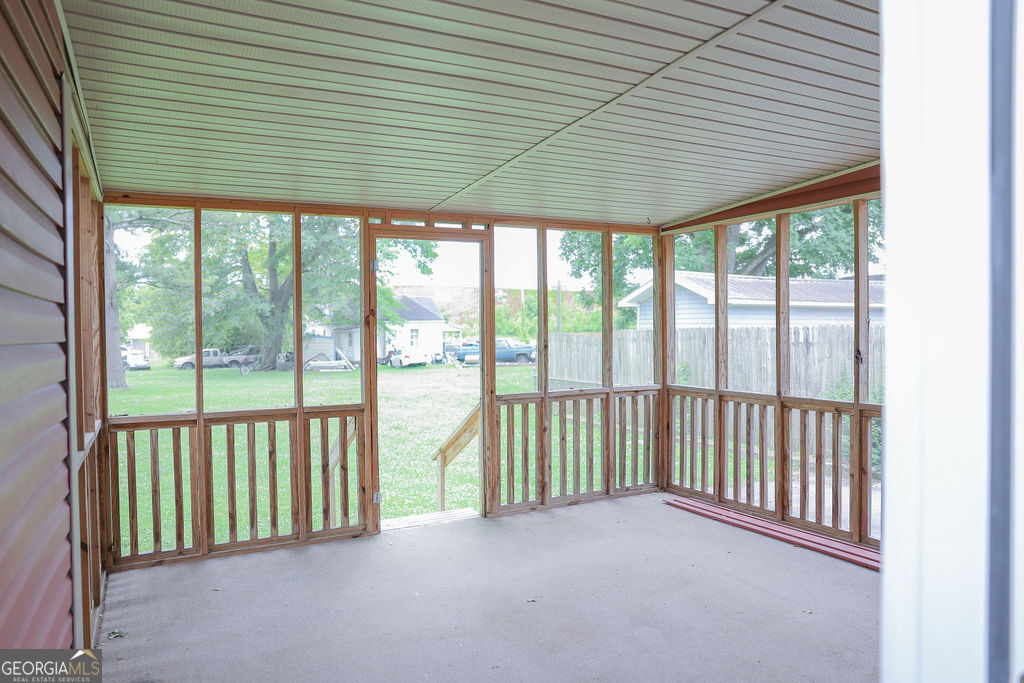 108 W 10th Street Property Photo 10