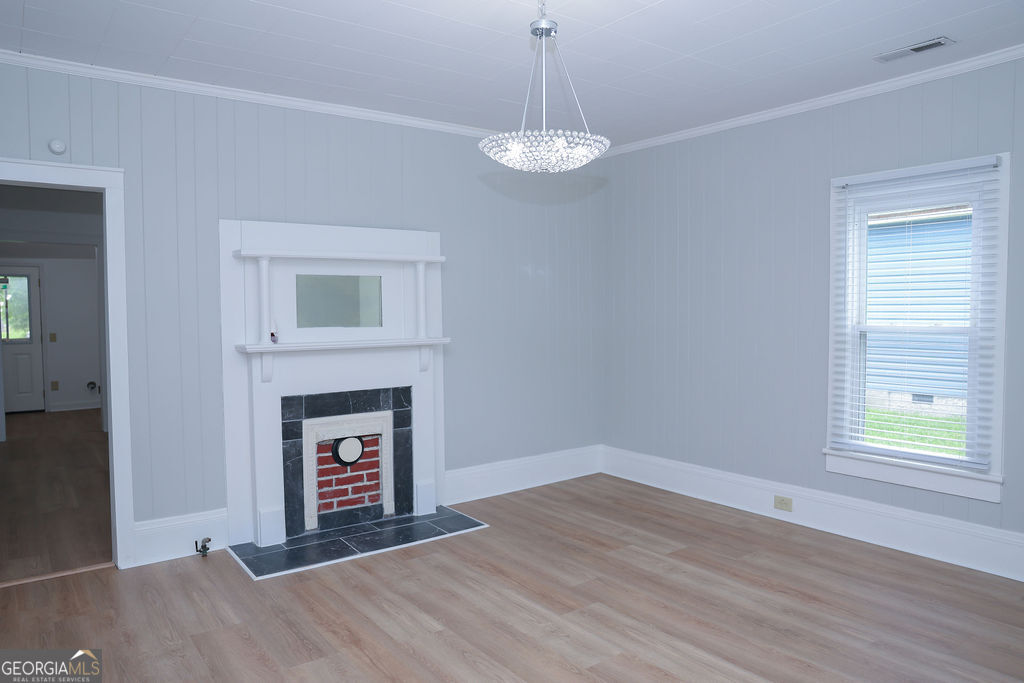 108 W 10th Street Property Photo 25