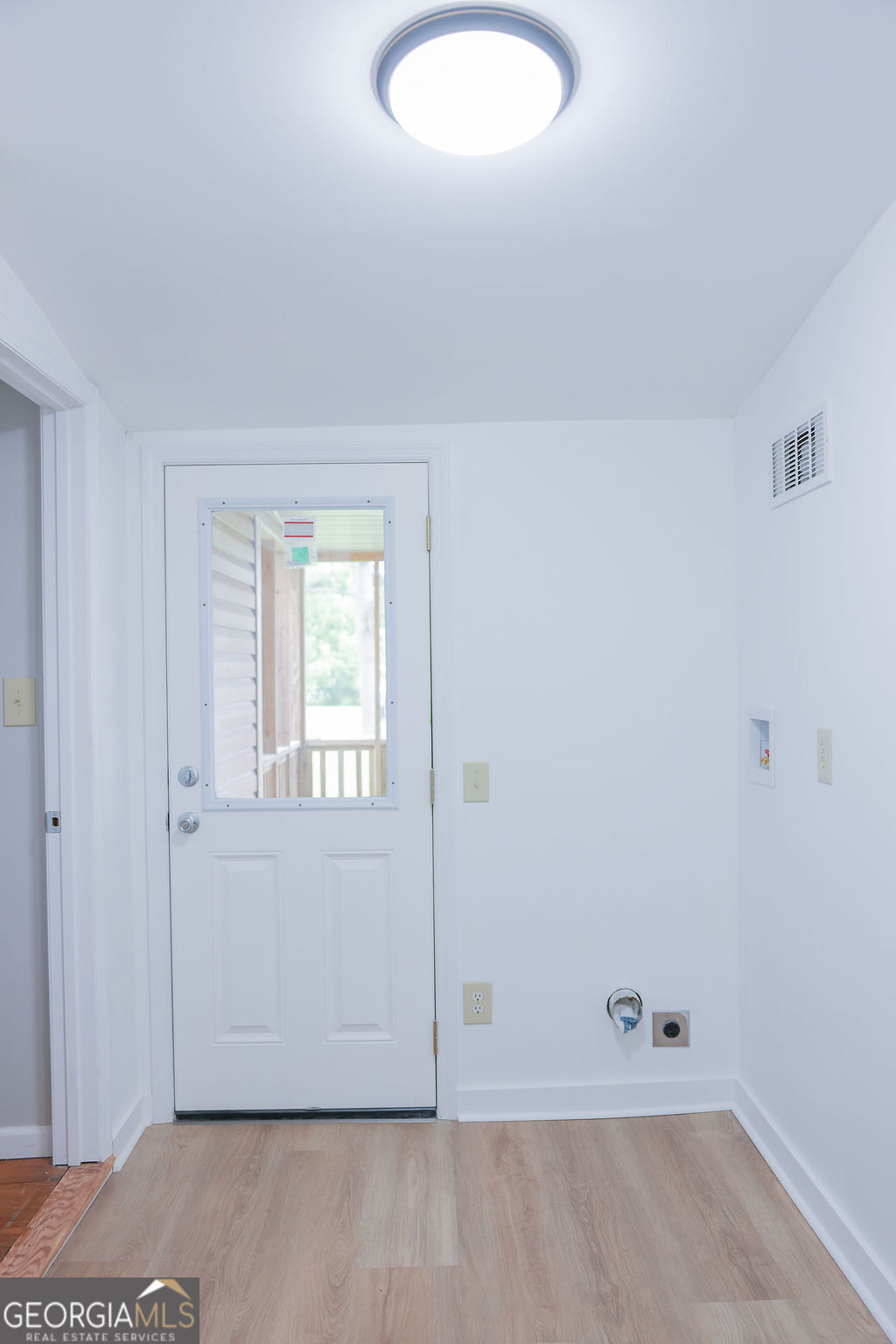108 W 10th Street Property Photo 32