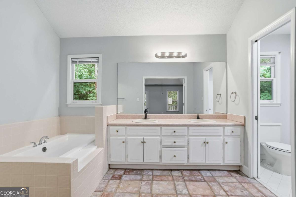 104 Ashland Trail Property Photo 32
