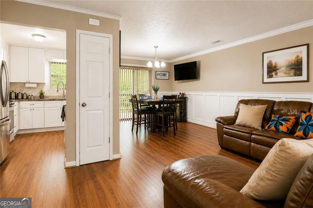 3990 Skidmore Court Property Photo 4
