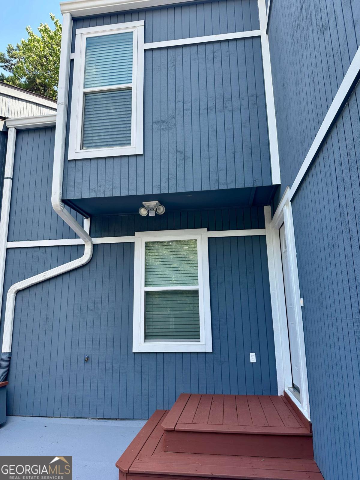 1051 Mariners Court Property Photo 3