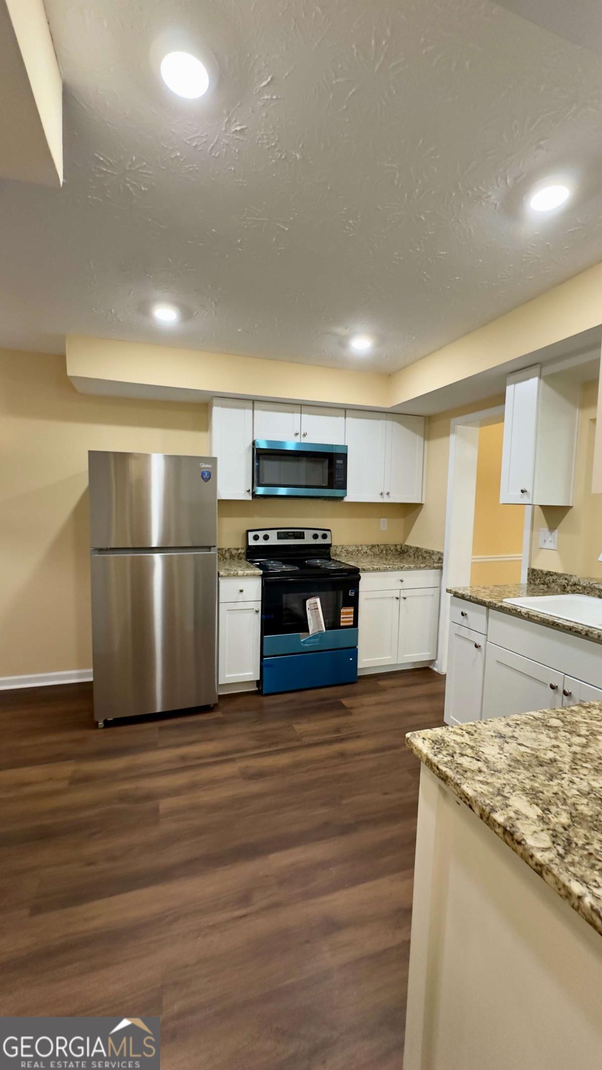 1051 Mariners Court Property Photo 7