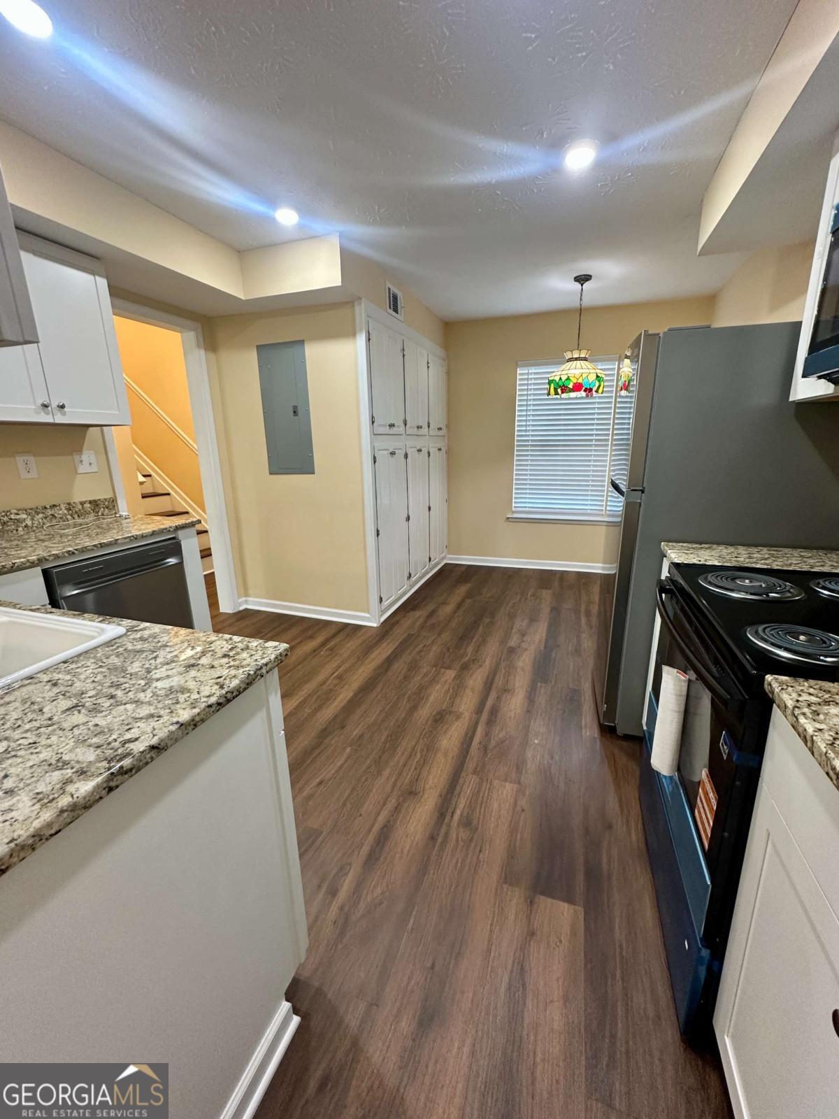 1051 Mariners Court Property Photo 10