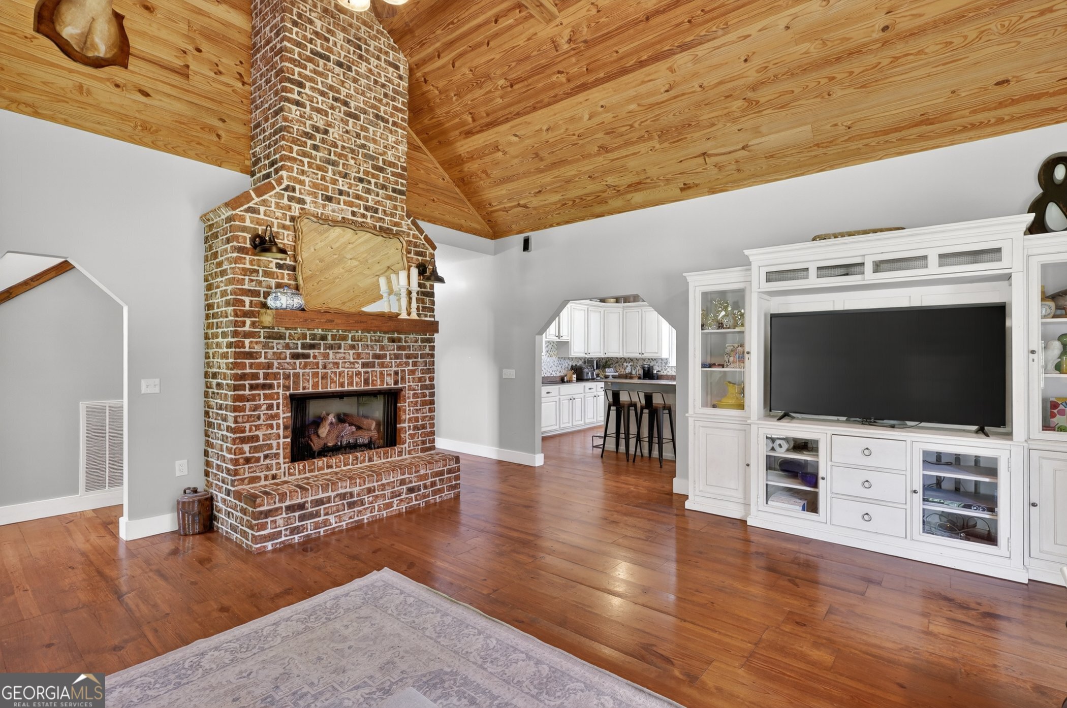 300 Johnson Drive Property Photo 3