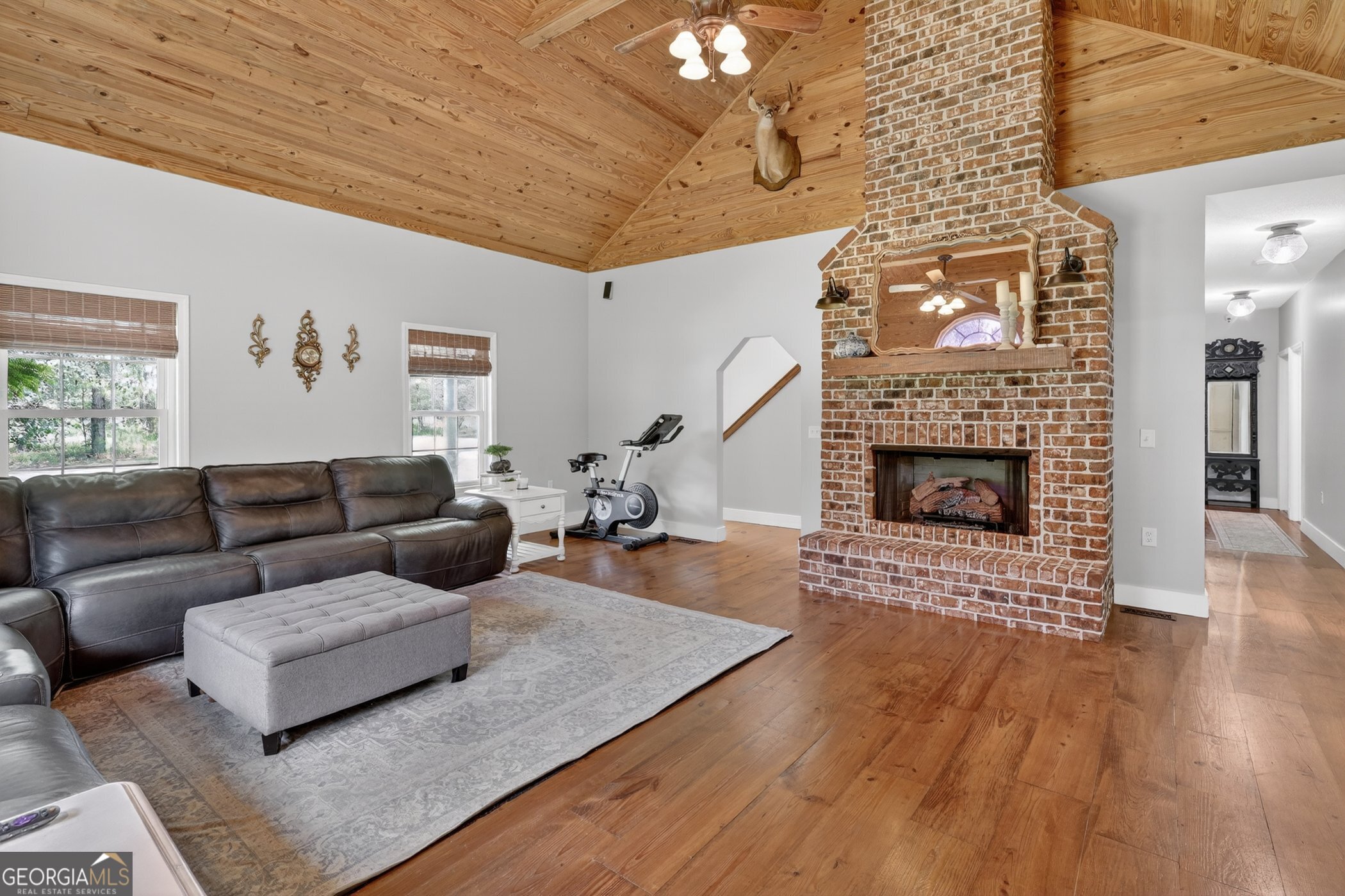 300 Johnson Drive Property Photo 4