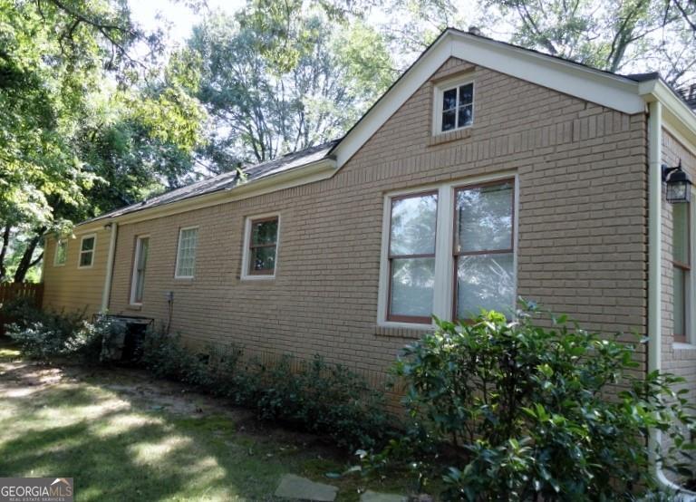 49 Leslie Street Property Photo 6