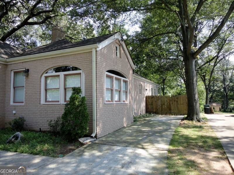 49 Leslie Street Property Photo 7