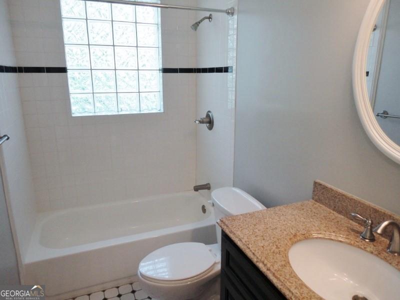 49 Leslie Street Property Photo 34