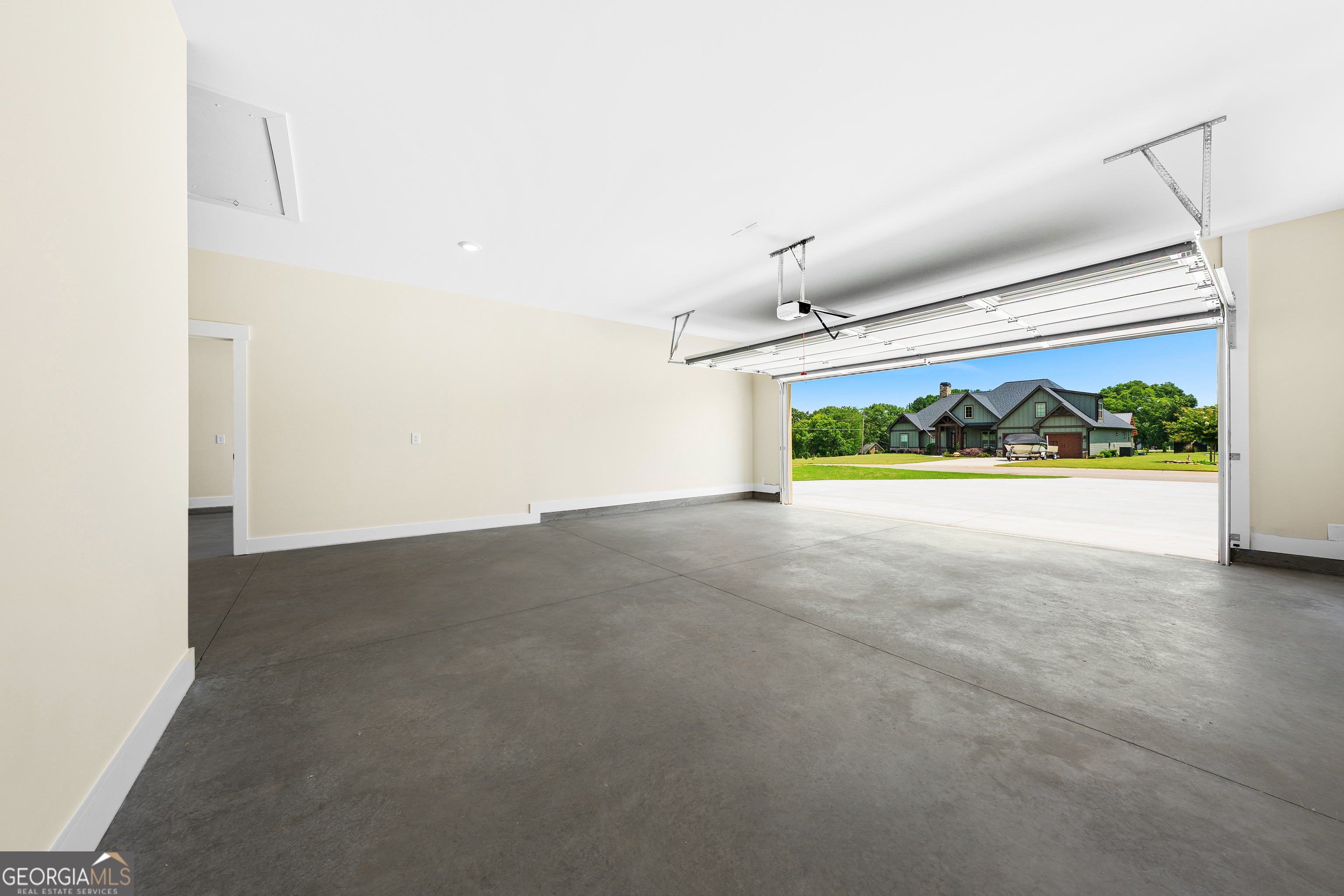 28 South Pointe Drive Property Photo 40