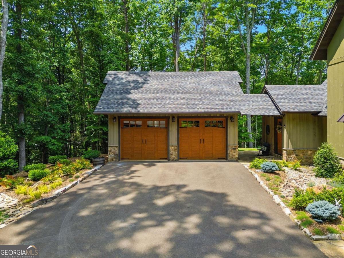 427 Greystone Trace Property Photo 3