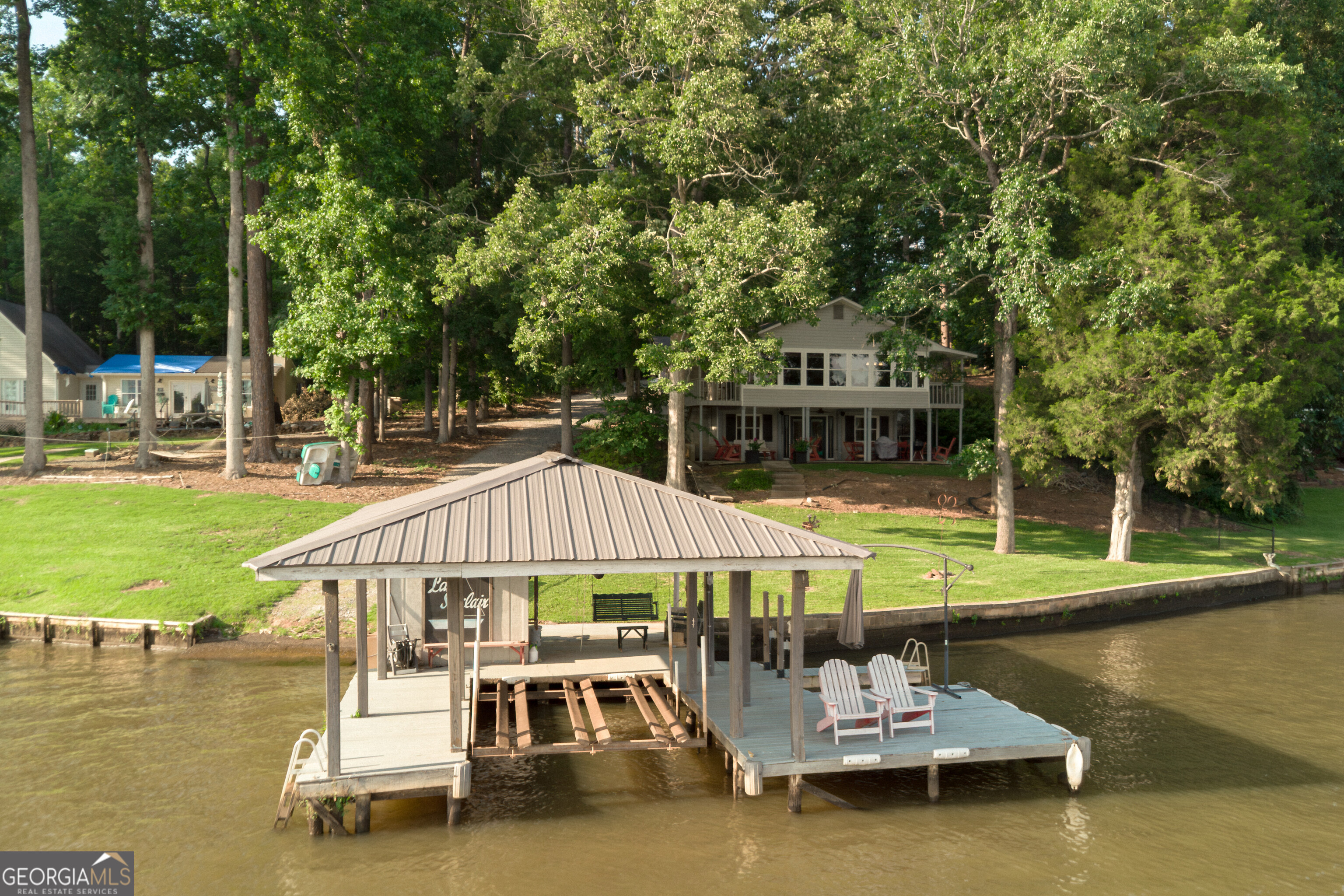 301 Thomas Drive Property Photo 1