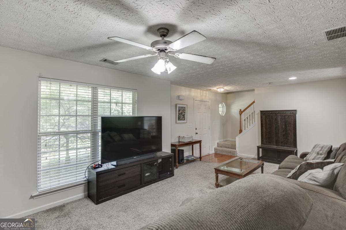 1534 Cardinal Lane Property Photo 8
