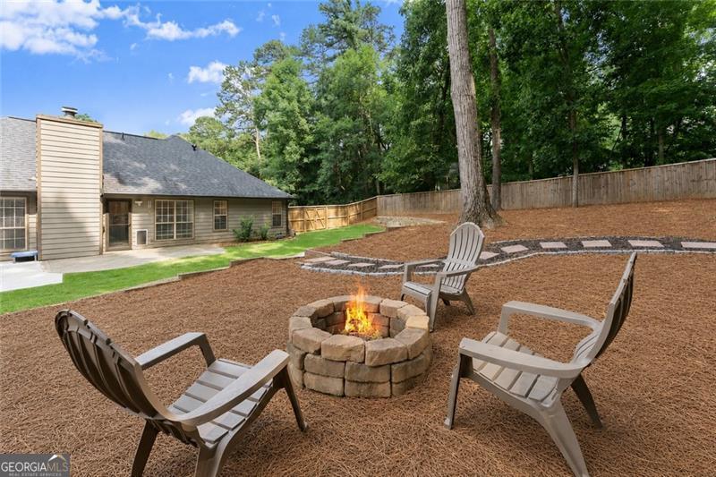 2035 Huntington Hill Trace Property Photo 2