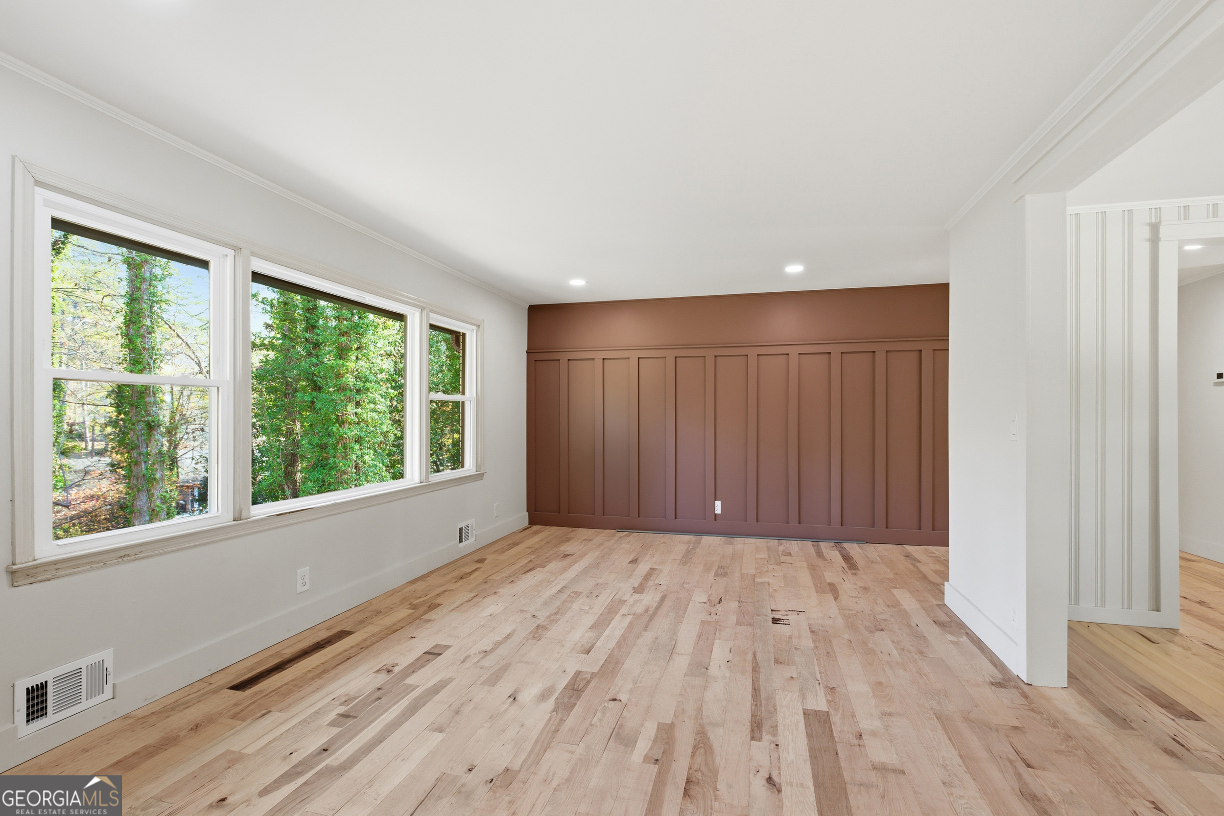 117 Glencrest Drive Property Photo 3