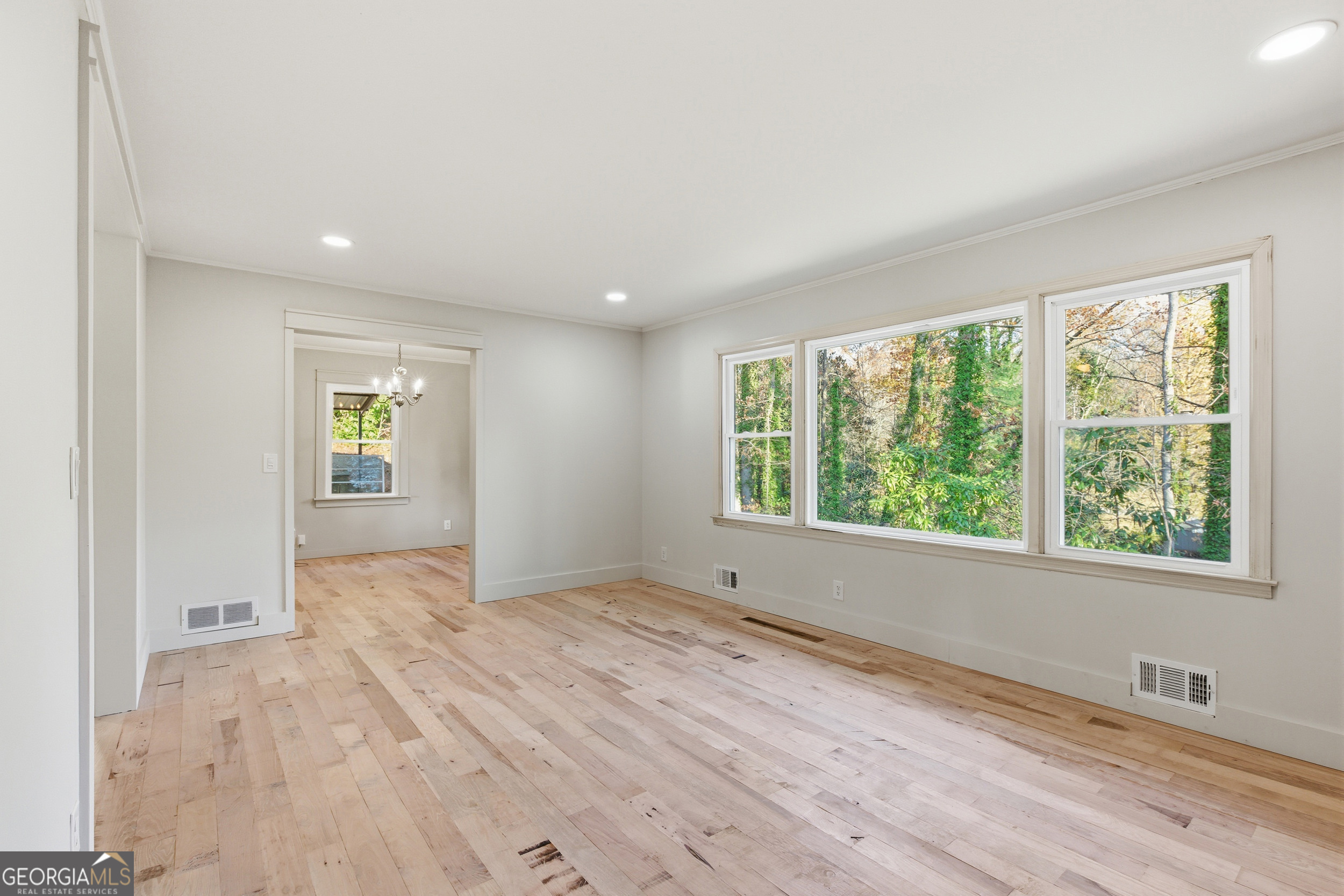 117 Glencrest Drive Property Photo 4