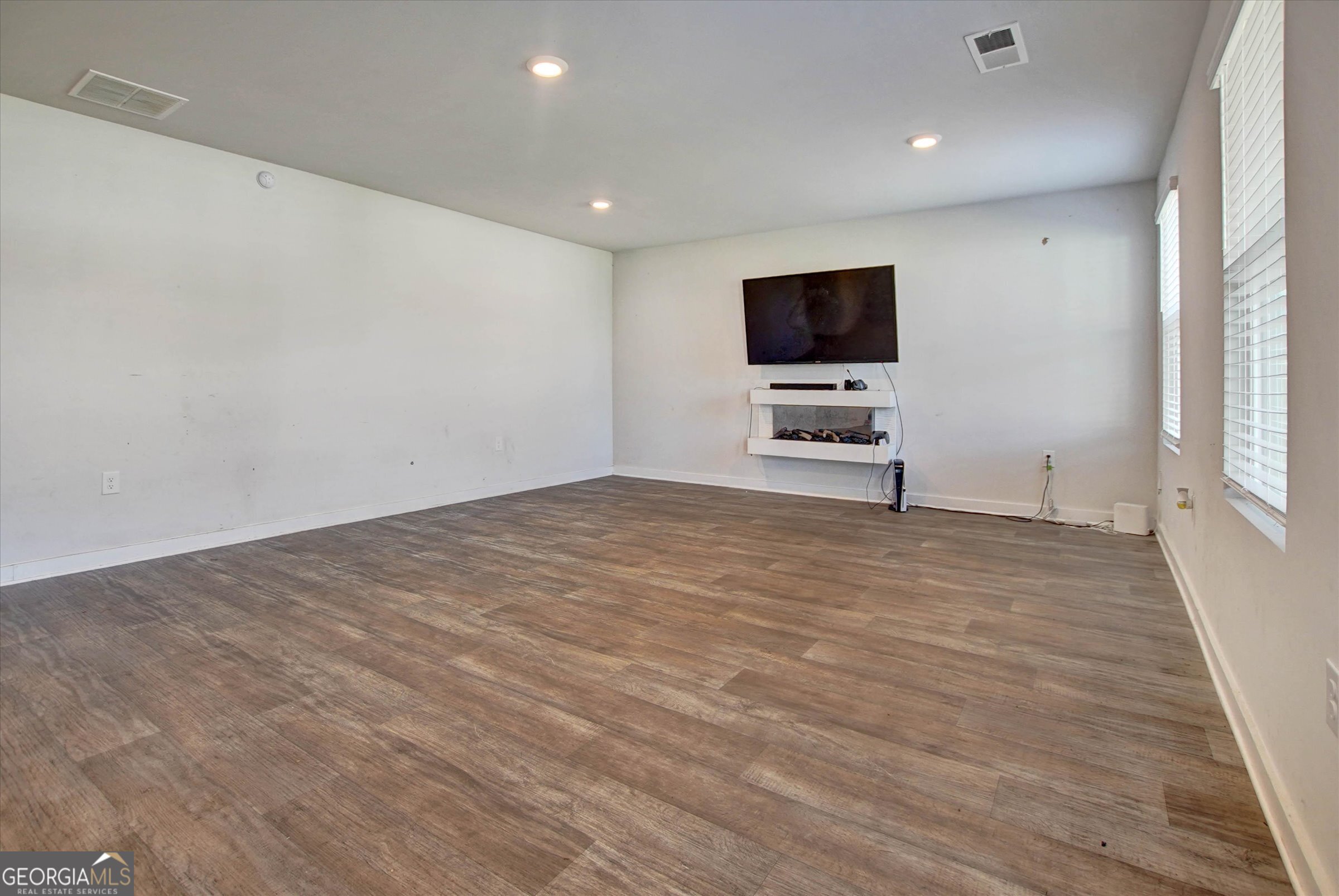 1129 Bluecoat Circle Property Photo 8