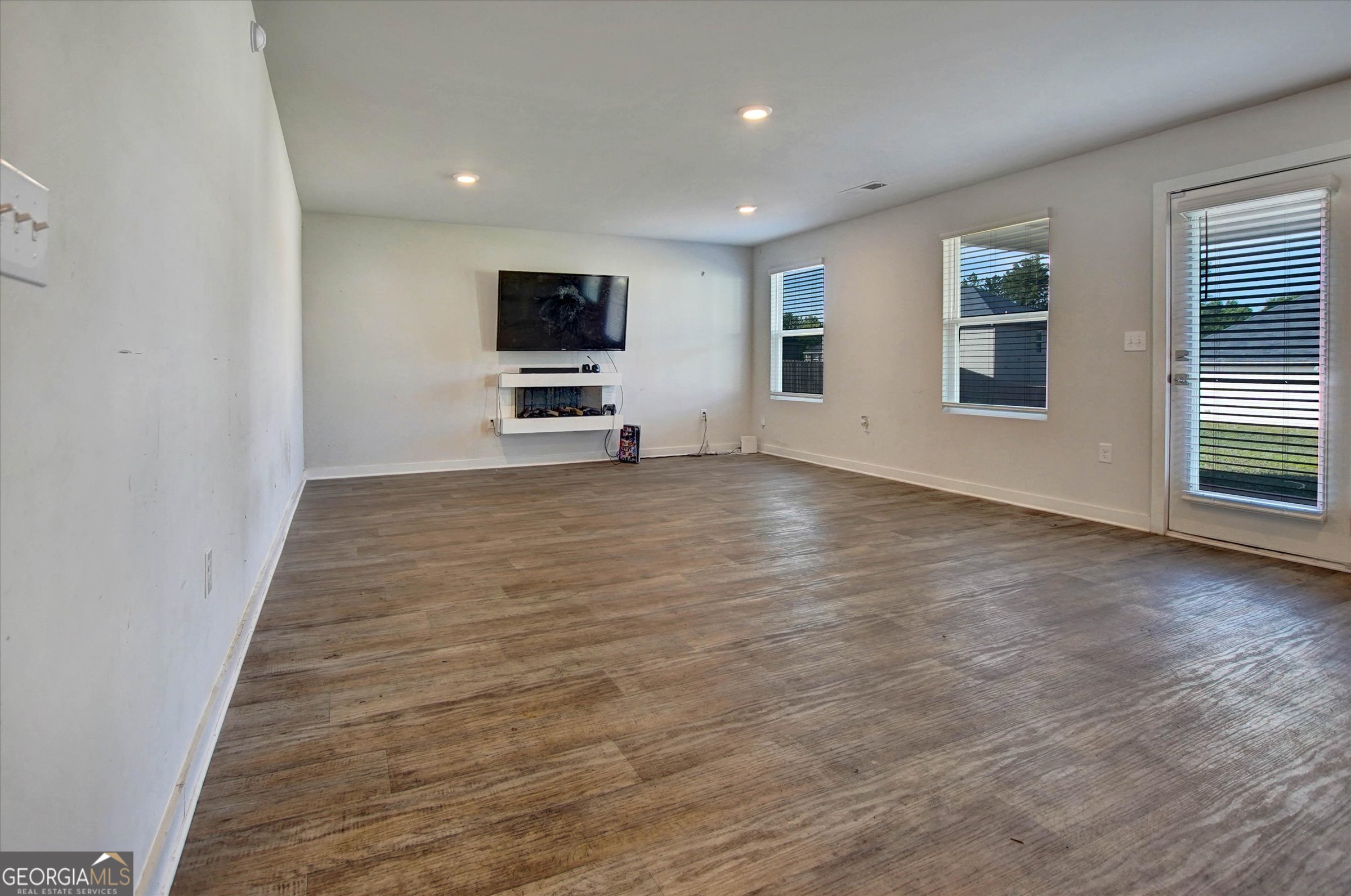 1129 Bluecoat Circle Property Photo 9