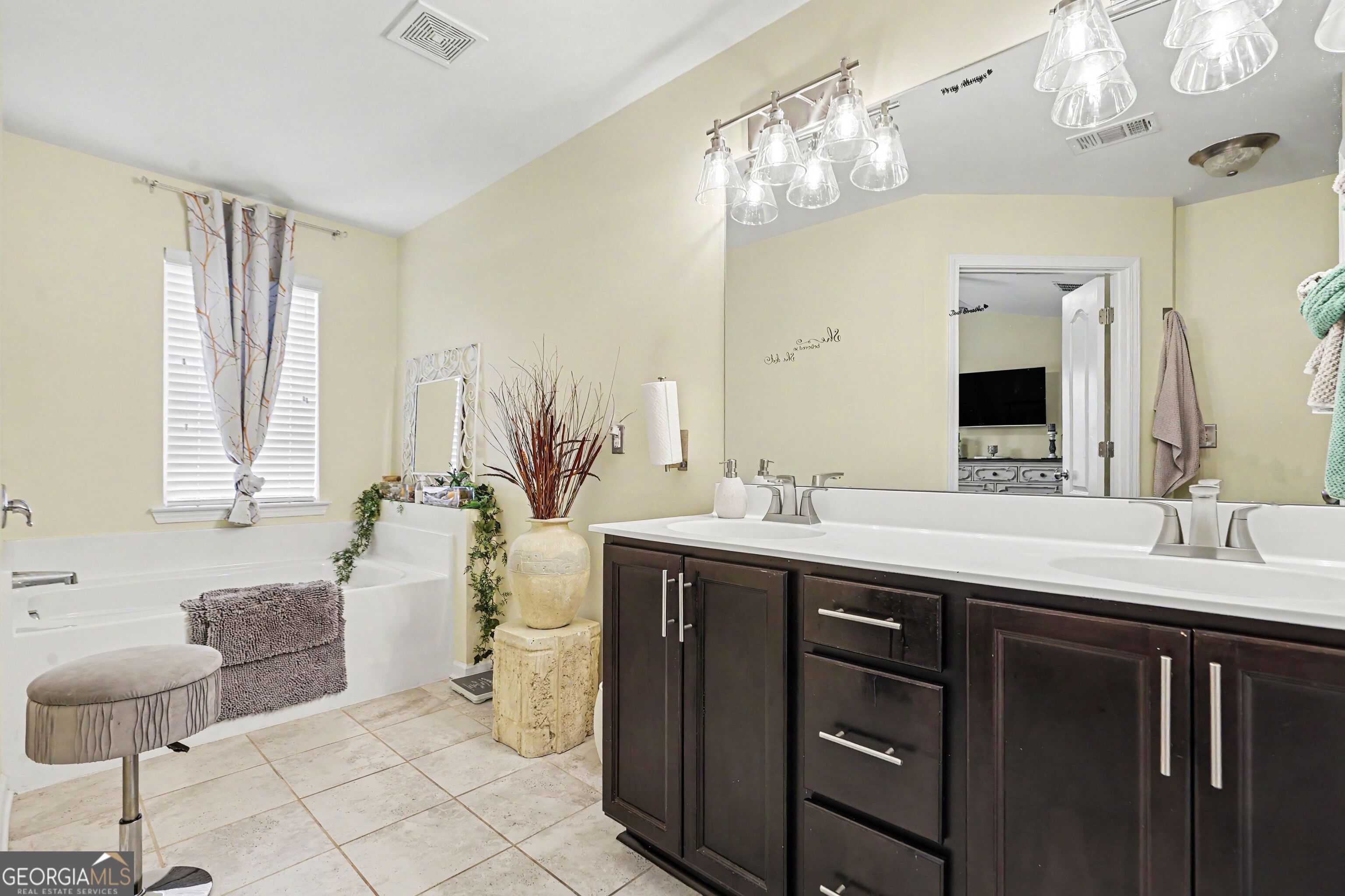 5563 Radford Loop Property Photo 4