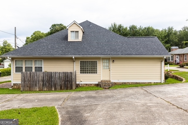 206 Cedarwood Lane Property Photo 3
