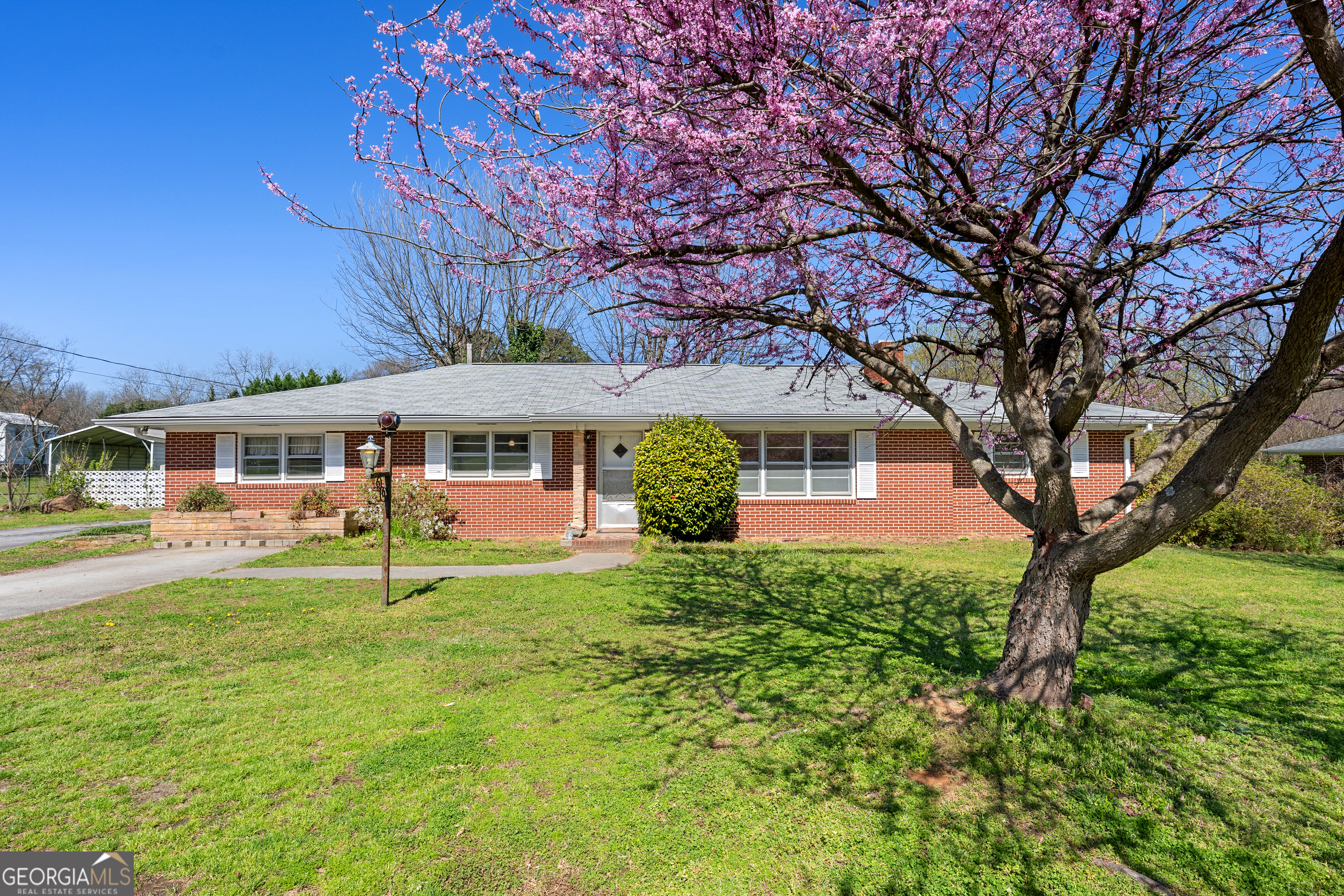 868 Fairview Avenue Property Photo 1