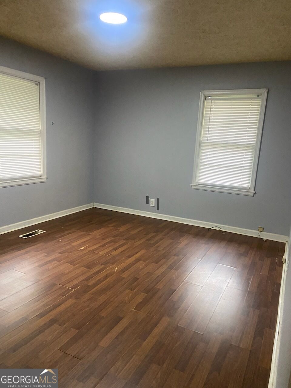 4513 College Street Property Photo 8