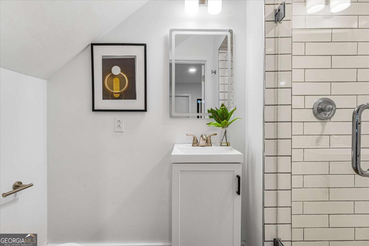 105 Elizabeth Street Property Photo 13
