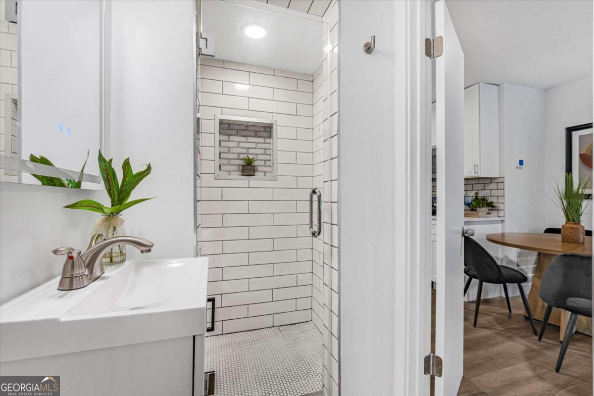 105 Elizabeth Street Property Photo 14