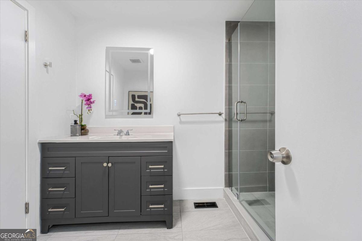 105 Elizabeth Street Property Photo 30