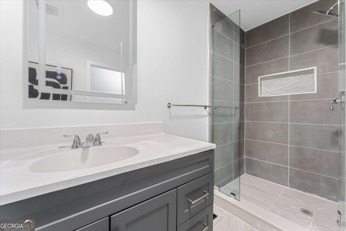 105 Elizabeth Street Property Photo 31