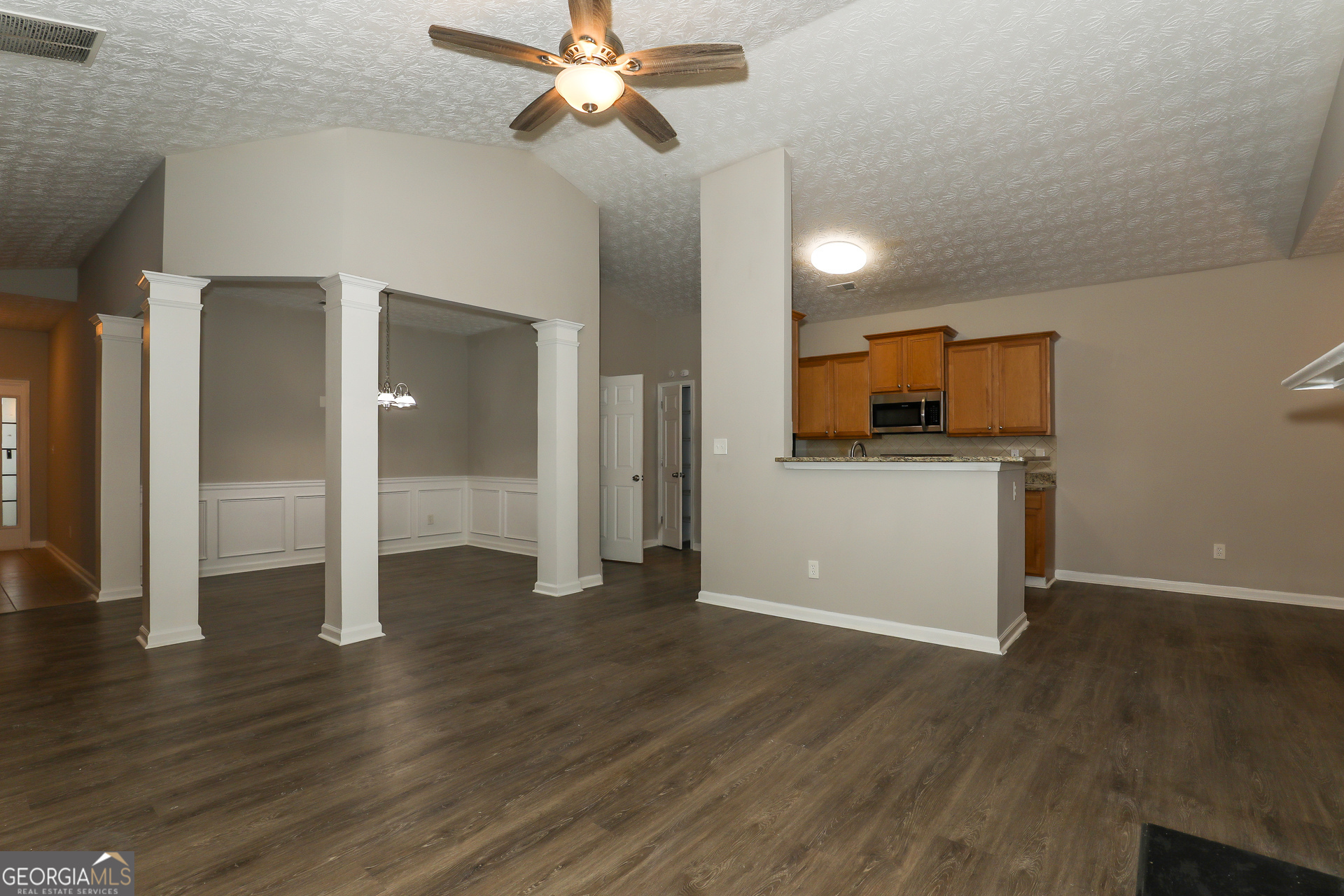 1055 Maple Leaf Drive Property Photo 4