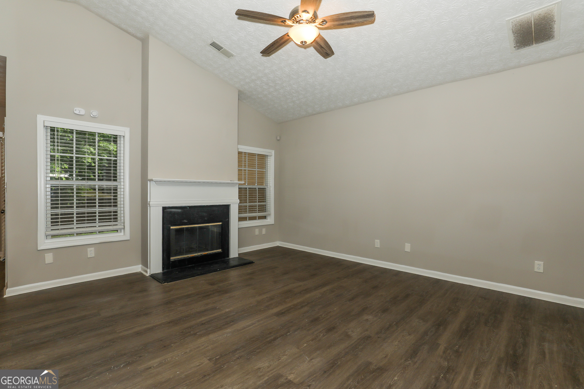1055 Maple Leaf Drive Property Photo 5